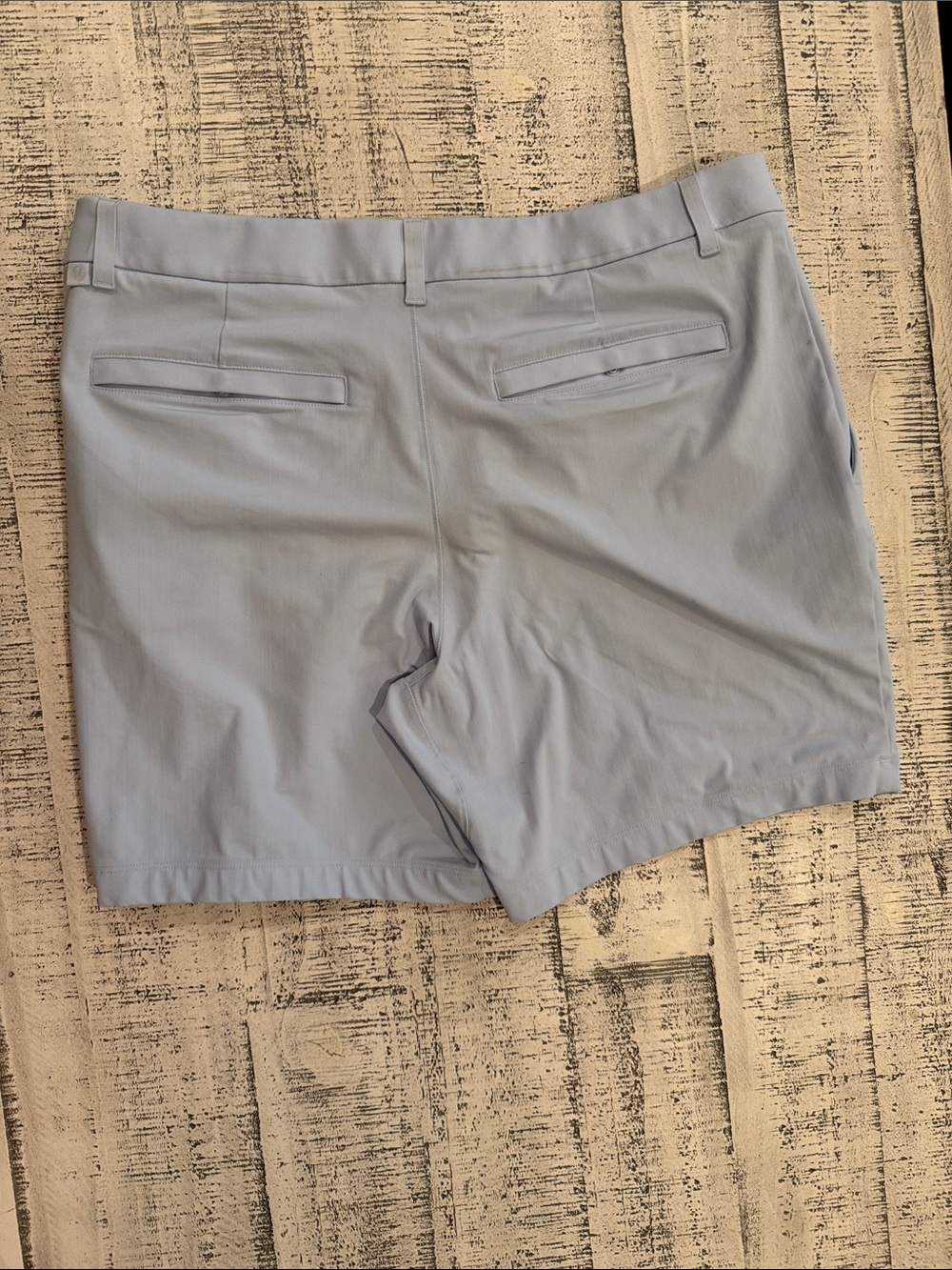 lululemon athletica Light Blue Men’s Bermuda Shorts - Picture 2 of 3